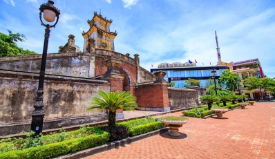 Porta castello di Quang Binh, simbolo storico e culturale della provincia di Quang Binh