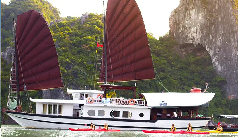 Bateau privé Prince 4 cabines Indochina Junk | Croisière en baie de Bai Tu Long 3 jours 2 nuits