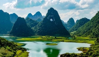 The Angel Eye Mountain and The Disappearing Lake In Cao Bang