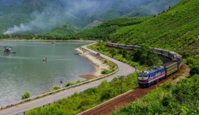 Il Treno del Patrimonio del Vietnam Centrale: Un Viaggio Panoramico da Da Nang a Hue