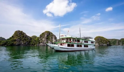 Venezia Cruise - An Off-the-Beaten-Path Experience in Lan Ha Bay