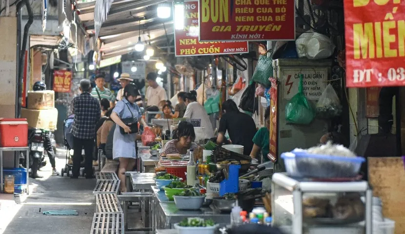 Ruelle Dong Xuan - Le paradis de la cuisine de rue au cœur de la vieille ville de Hanoi