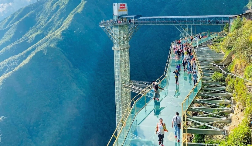 Glass Bridge Sapa - Ideal Cloud Hunting Coordinates