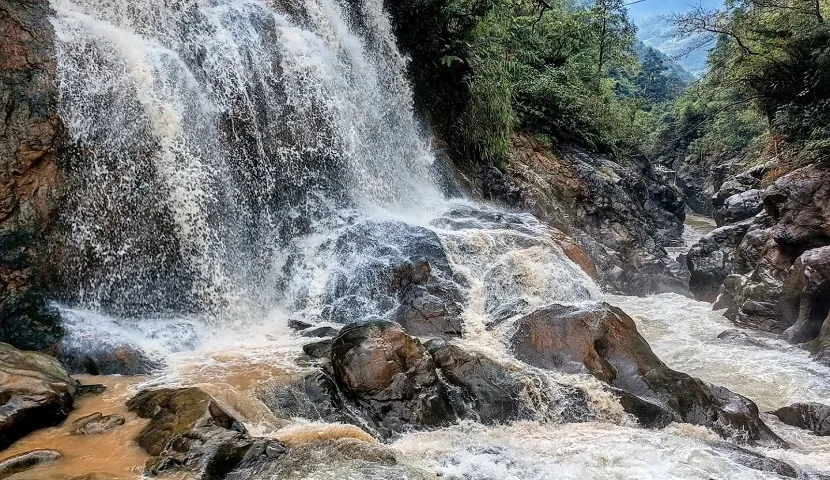 Sapa Waterfalls : Nature's Symphony Unveiled