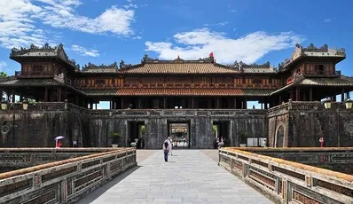 How to get from Hanoi to Hue ?