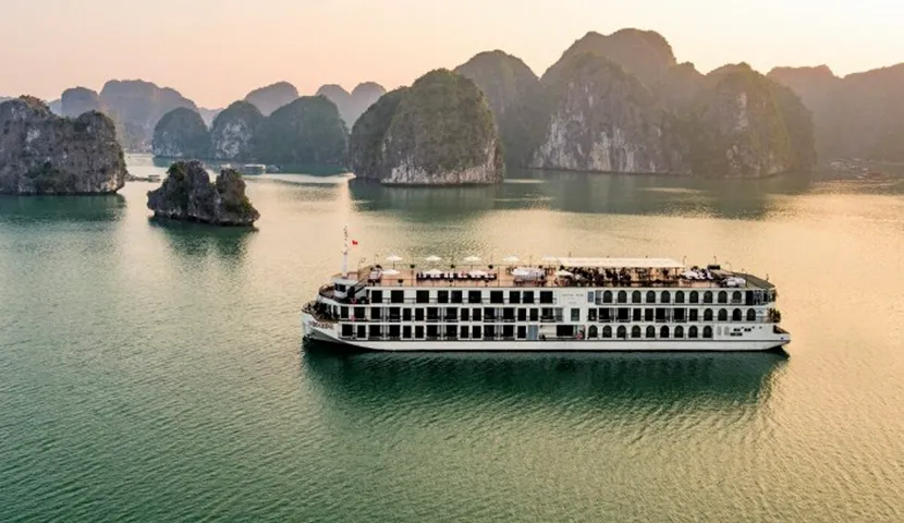 cruise in vietnam