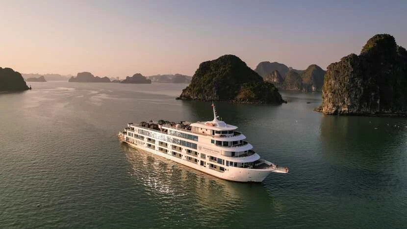 croisiere baie Halong guide ambassador