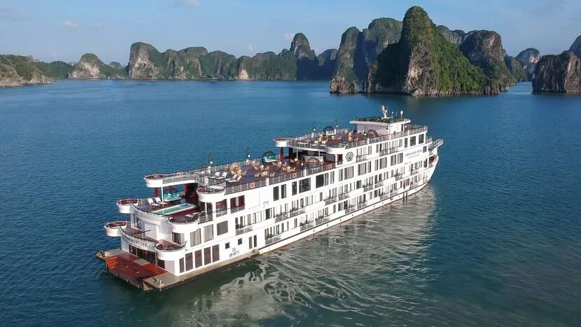 croisiere baie Halong guide ambassador