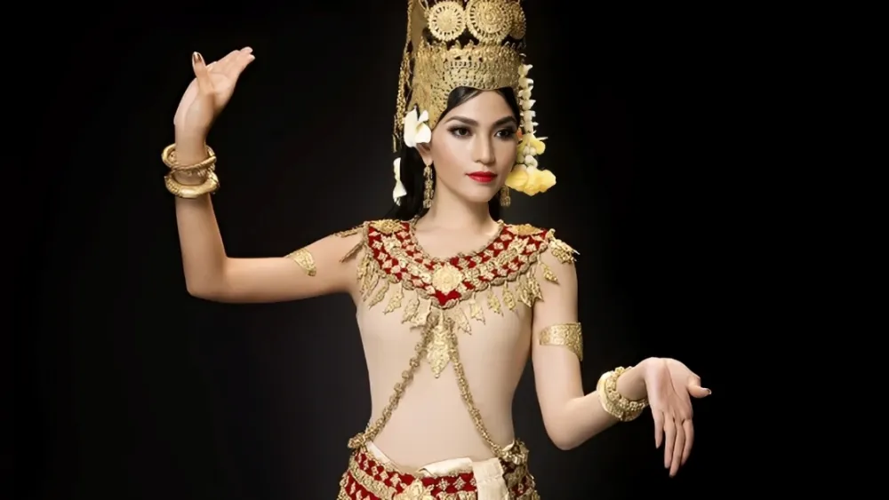 Manos de bailarina Apsara mostrando las delicadas mudras