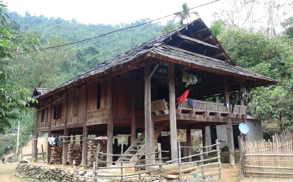 vietnamese stilted houses
