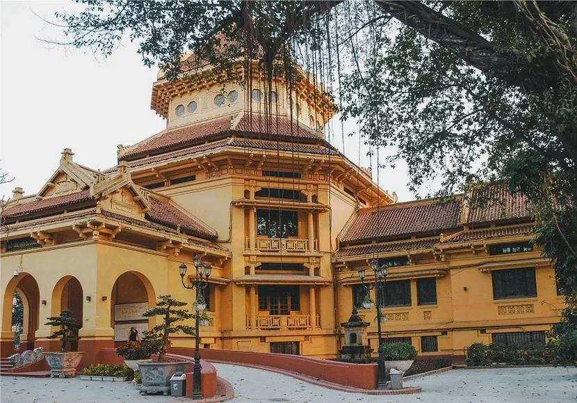 musée d'histoire nationale architectures coloniales françaises de Hanoi
