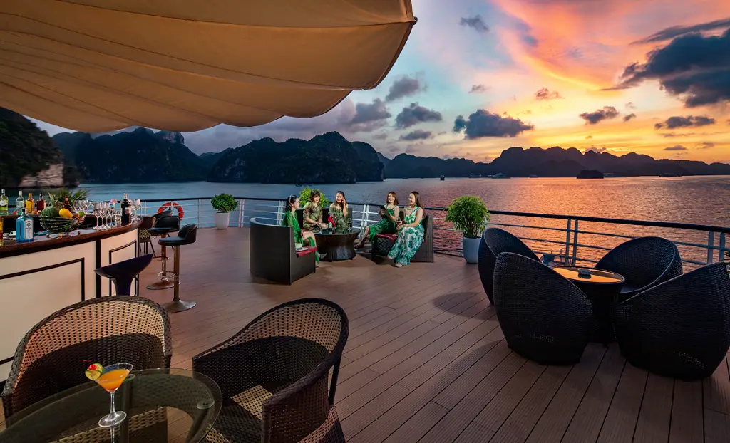 aspira cruise ship outdoor bar