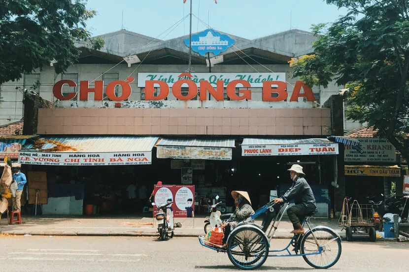 attractions in hue dong ba market