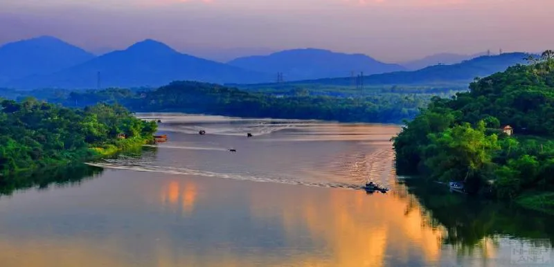 attractions in hue perfume river