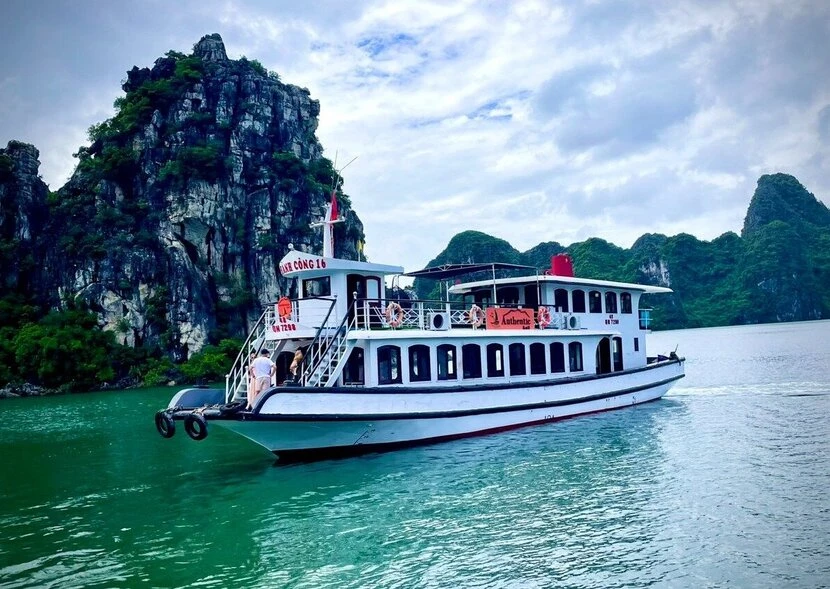 croisiere baie Halong guide authentic sail