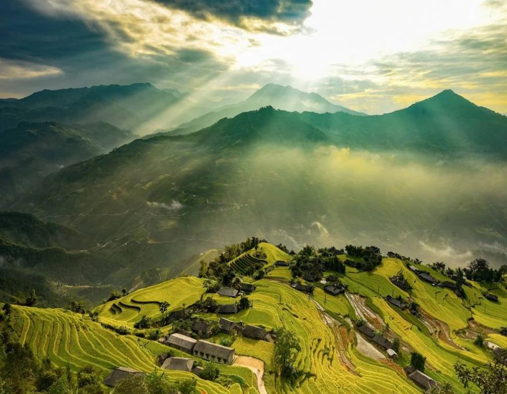 Mountain pass road in Ha Giang, northern Vietnam in autumn