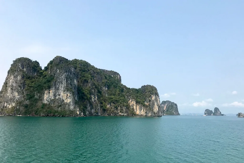 bai tu long bay vietnam