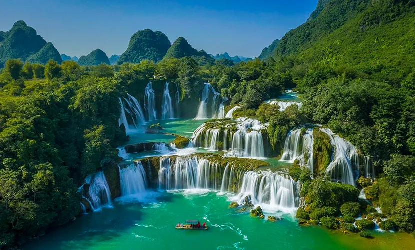 ban gioc waterfall vietnam in june