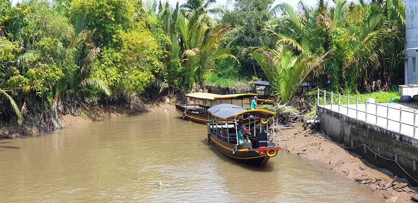 ben tre river boat trip mekong delta