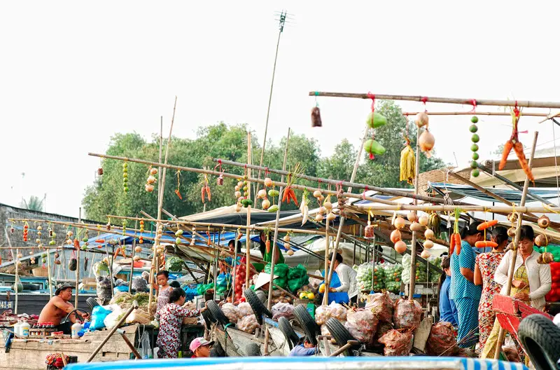 mercato galleggiante di cai rang palo cay beo
