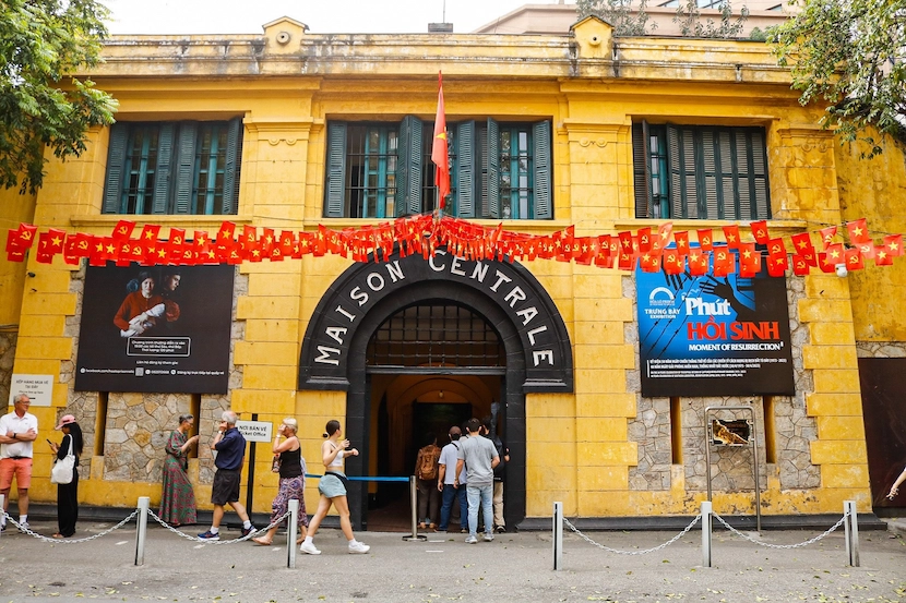 hoa lo prison relic