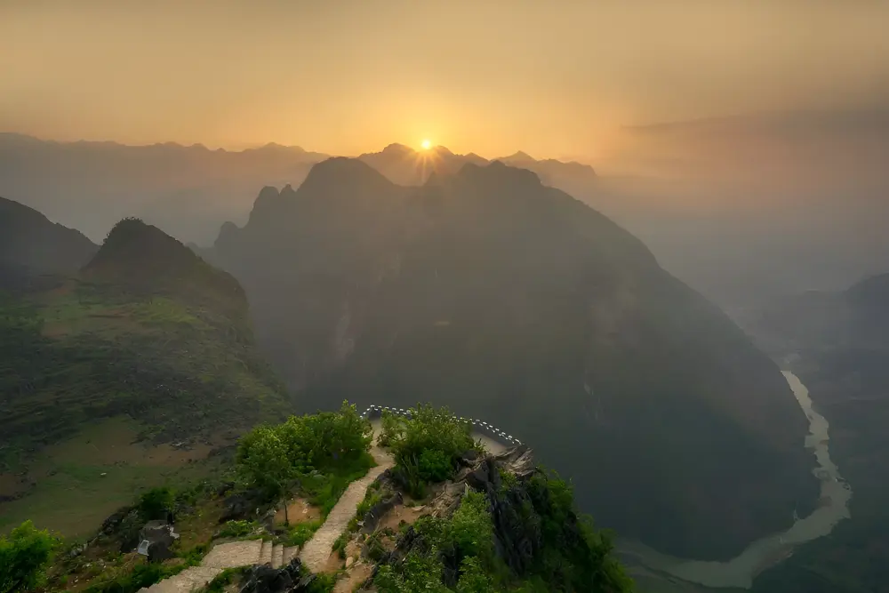 best mountain sunrise ma pi leng ha giang loop