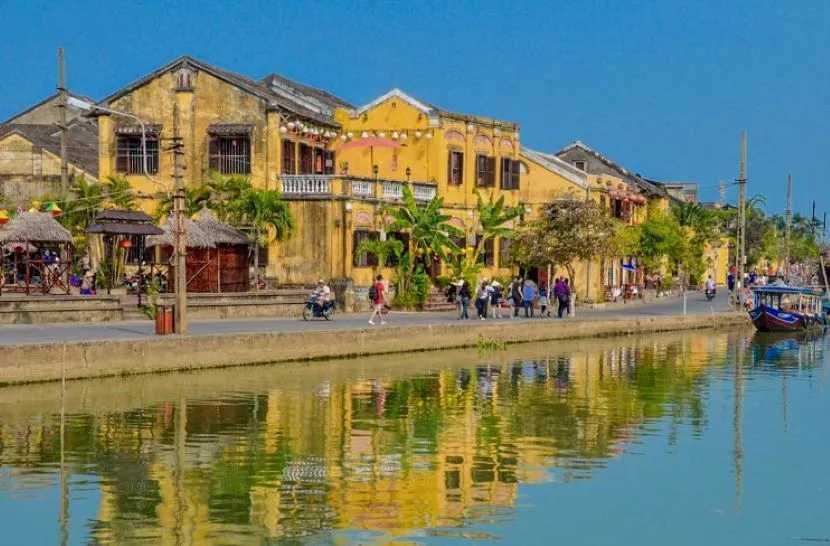 best time to travel hoi an hoai river