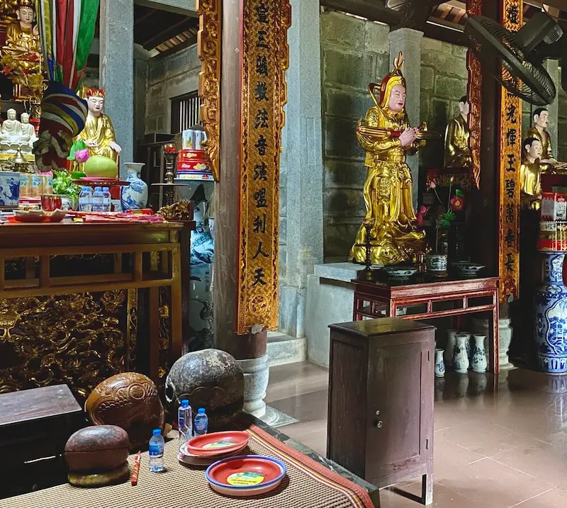 inside bich dong pagoda vietnam