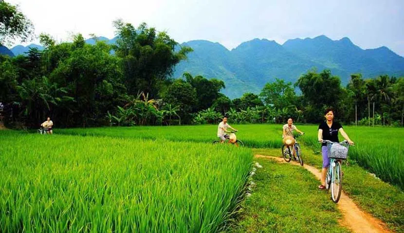 biking in mai chau