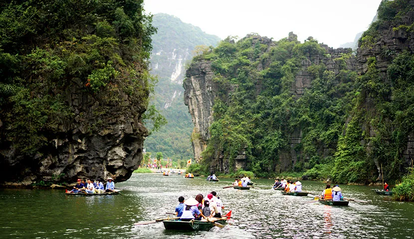 boat trip in trang an