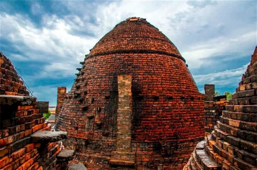 brick kilns in Mang Thit 