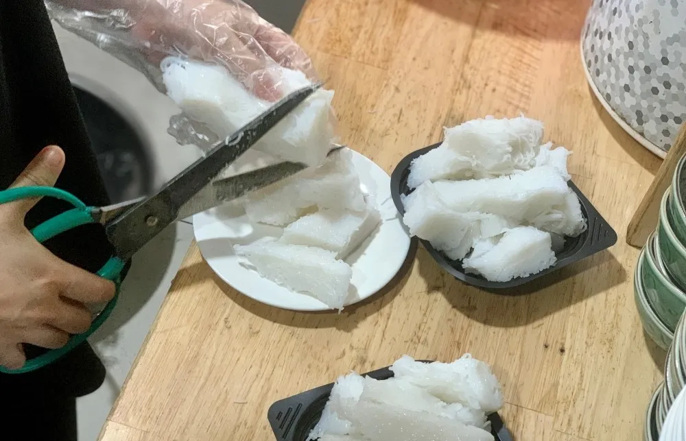 a type of Vietnamese rice vermicelli noodles pressed vermicelli cakes