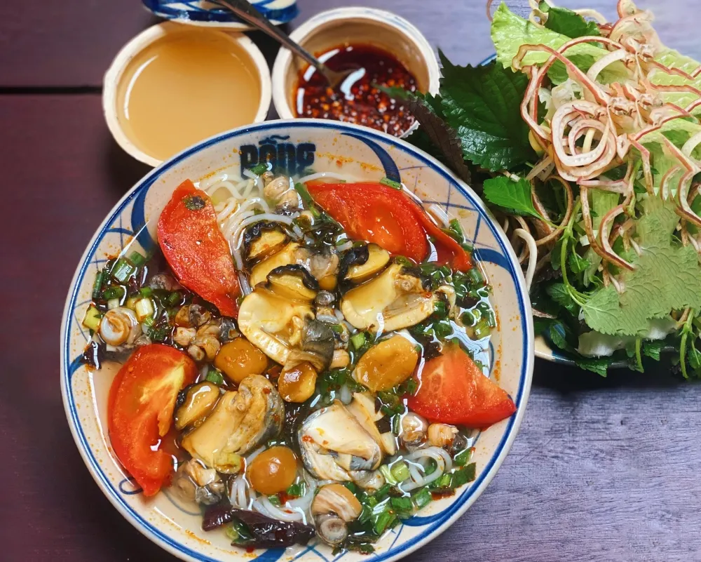 snails bun oc noodles soup
