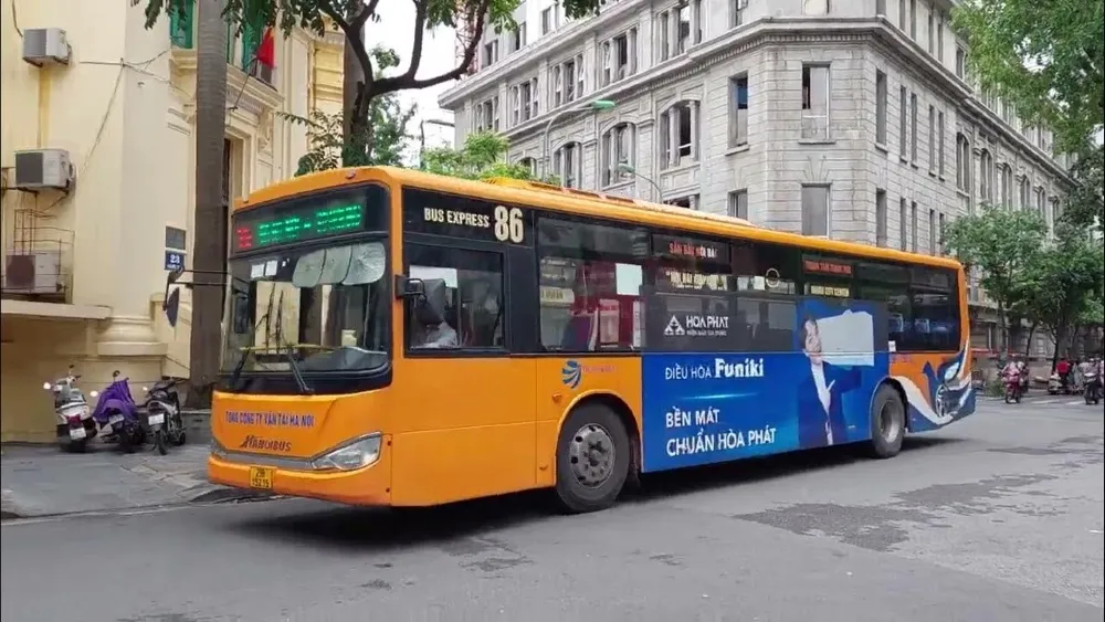 Express Bus 86 connecting Noi Bai Airport to Hanoi city center