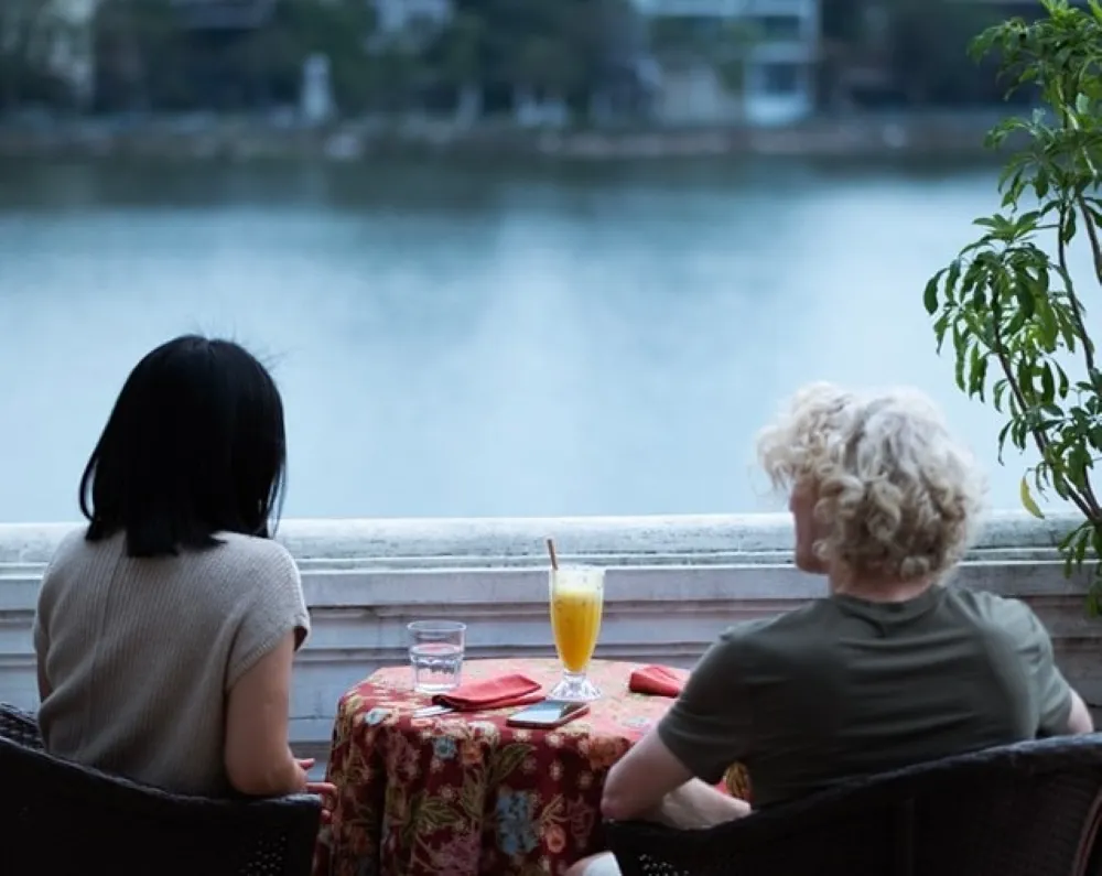 lakeside cafe in west lake