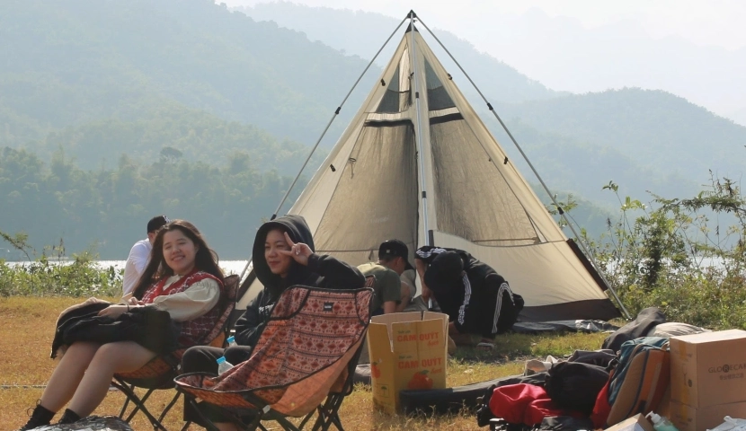 camping ba khan lake