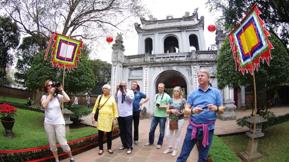 vietnam welcome million canadian tourists