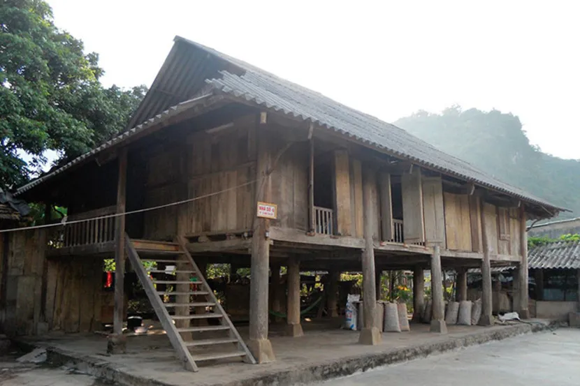ethnic groups in mu cang chai vietnam house on stilts