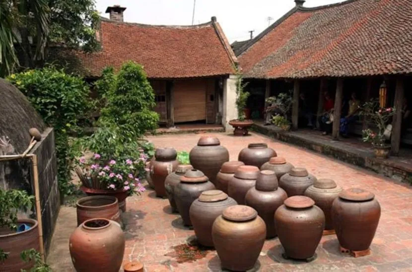 vieilles maisons architecturales village ancien de Duong Lam