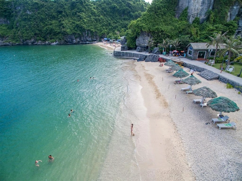 lan ha bay cat co beach in cat ba island