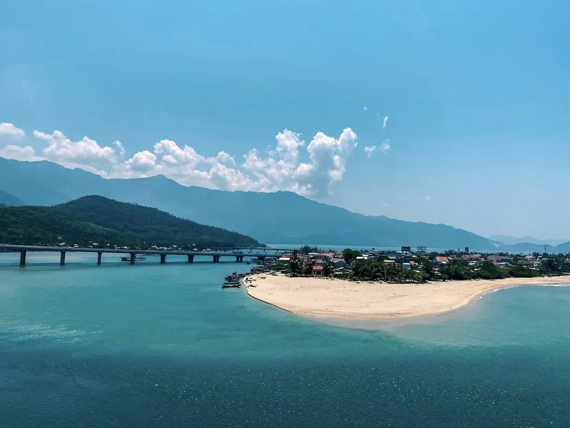 lang co beach central vietnam