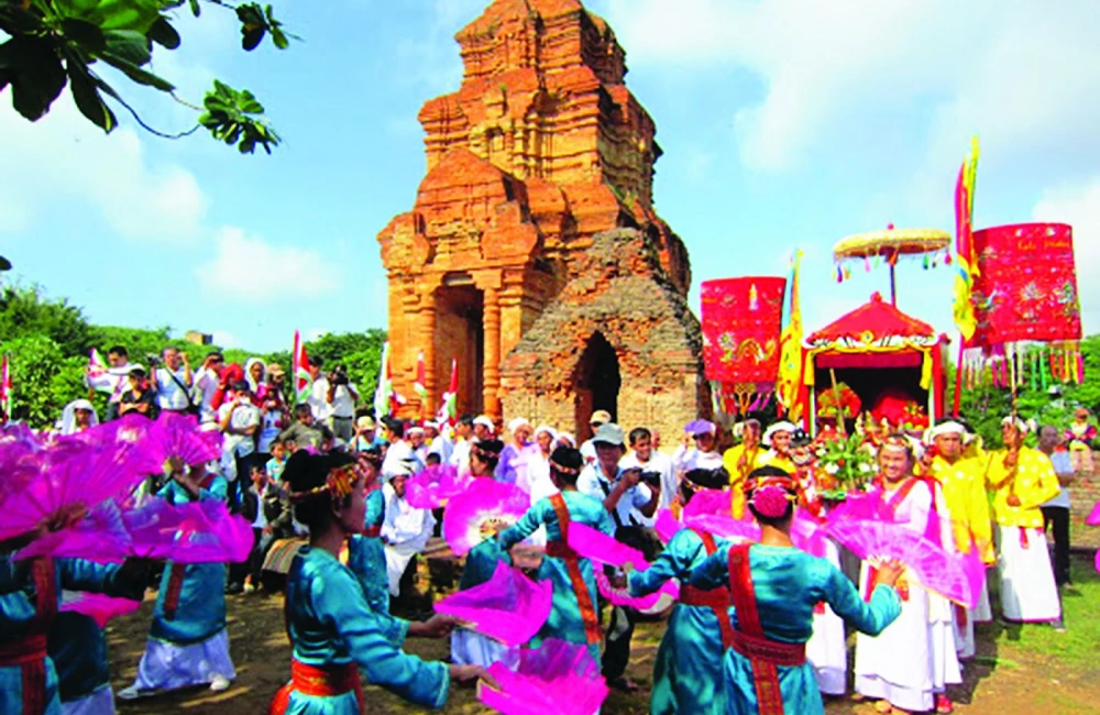cham people an giang fest