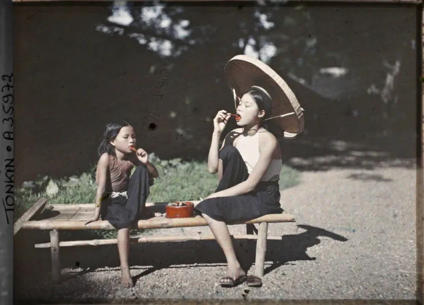 Fotografía antigua de la costumbre de masticar betel