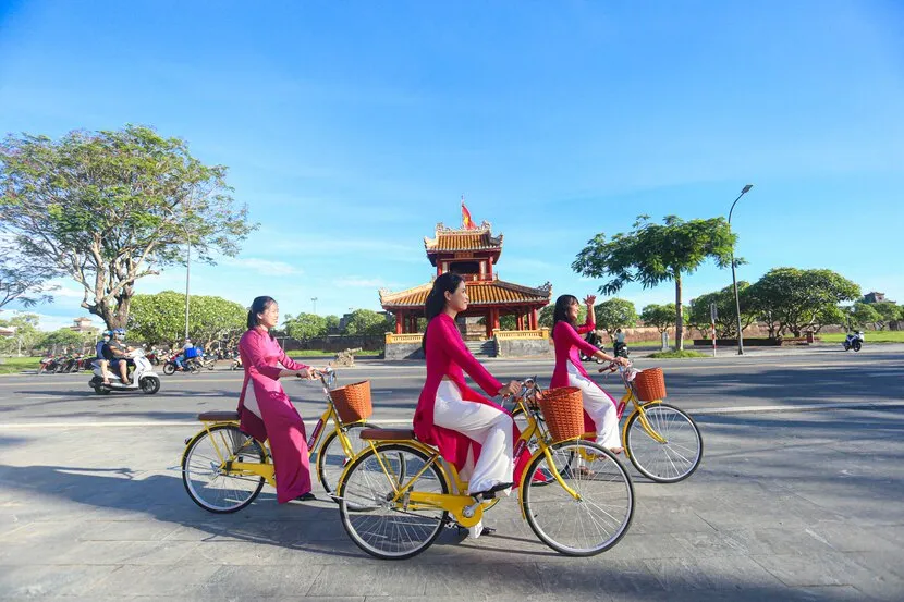 bicycling in hue imperial city