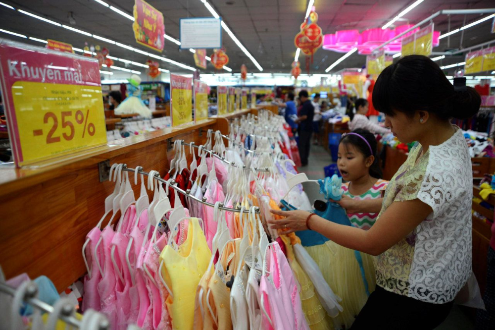 Porter des v&ecirc;tements neufs et aux couleurs vives