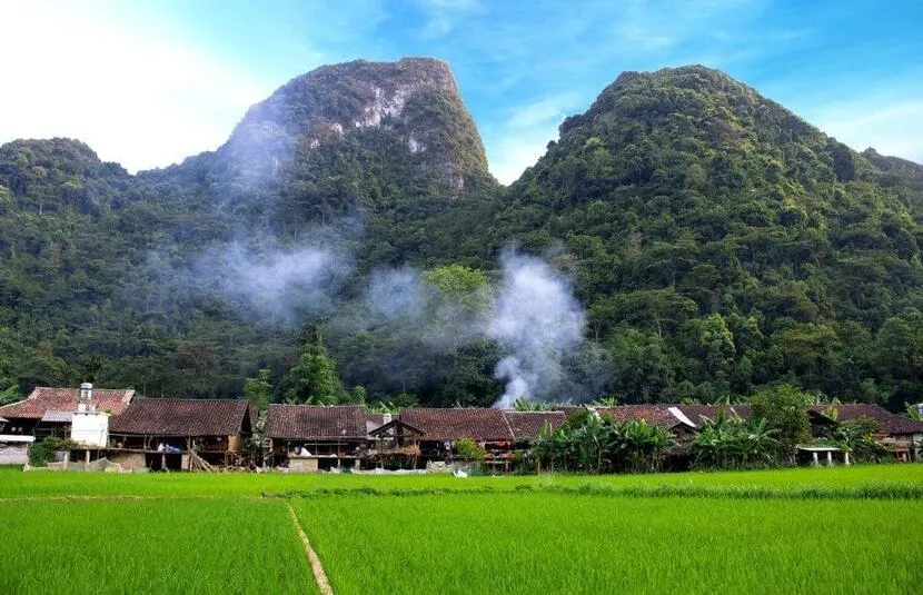 village de tissage de la minorité ethnique Tay