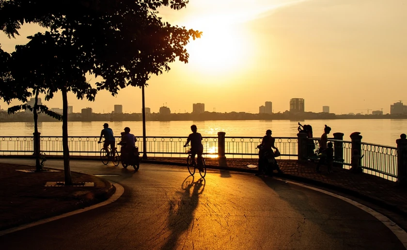 cycling in hanoi