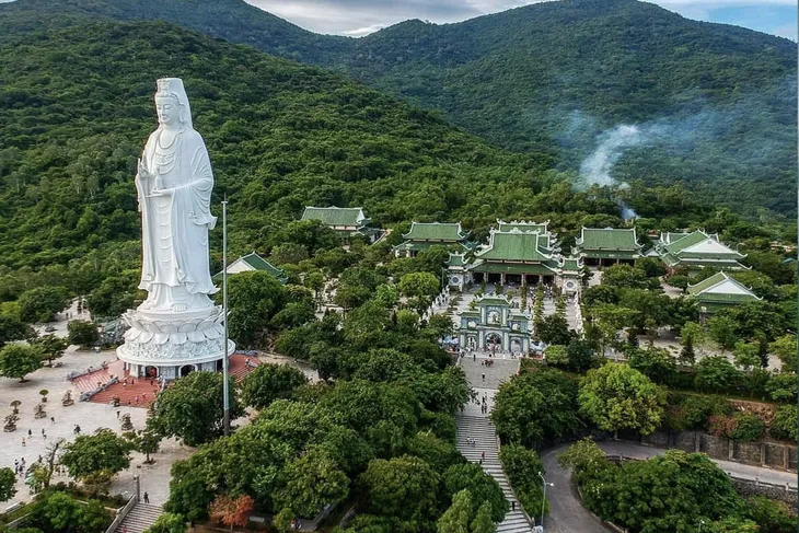 da nang tourist attractions linh ung pagoda