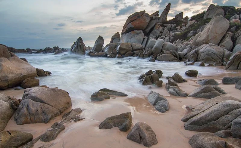 da nhay beach rocks