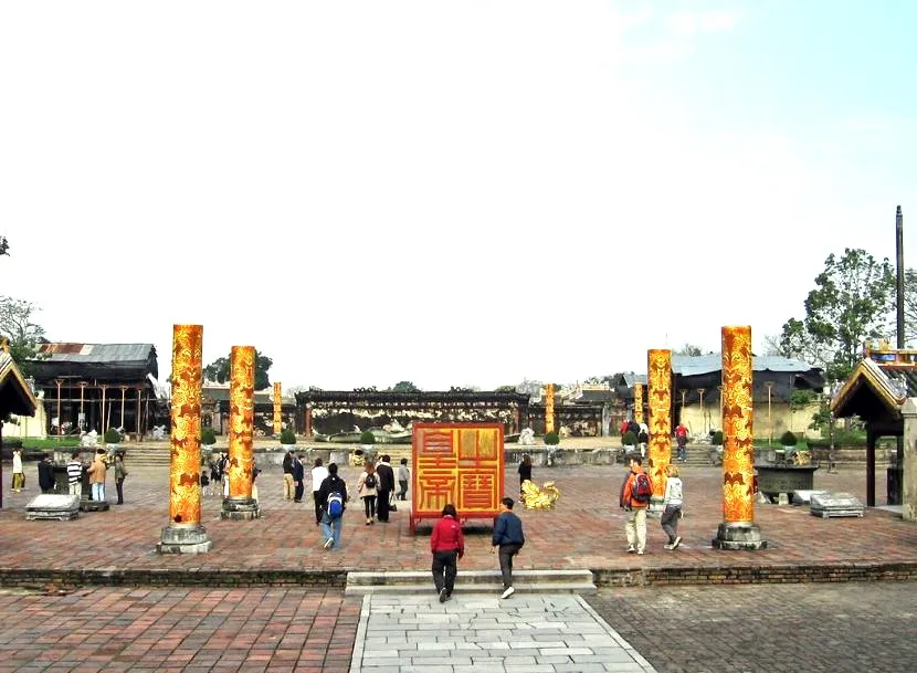 dai cung mon gate in hue imperial city